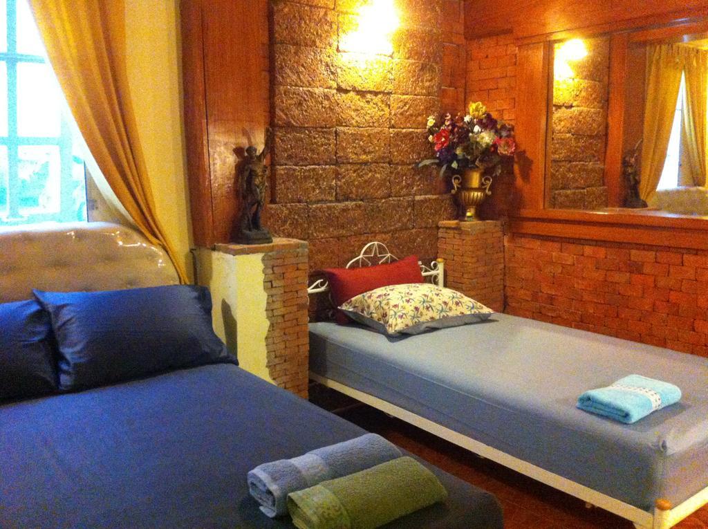 Cafe De Baan Raow Hotel Bangkok Bagian luar foto