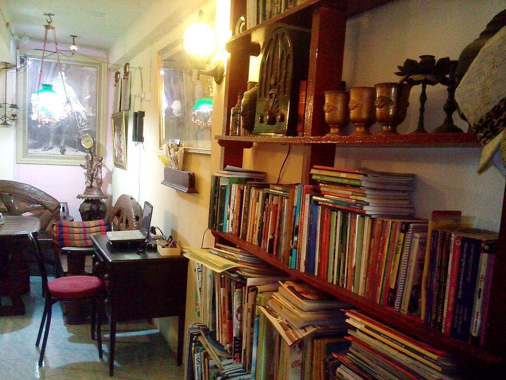 Cafe De Baan Raow Hotel Bangkok Bagian luar foto
