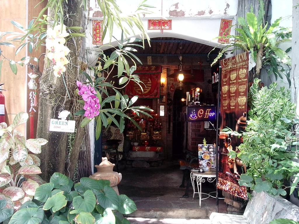 Cafe De Baan Raow Hotel Bangkok Bagian luar foto