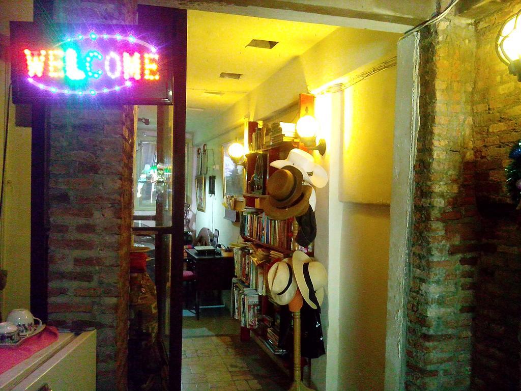 Cafe De Baan Raow Hotel Bangkok Bagian luar foto