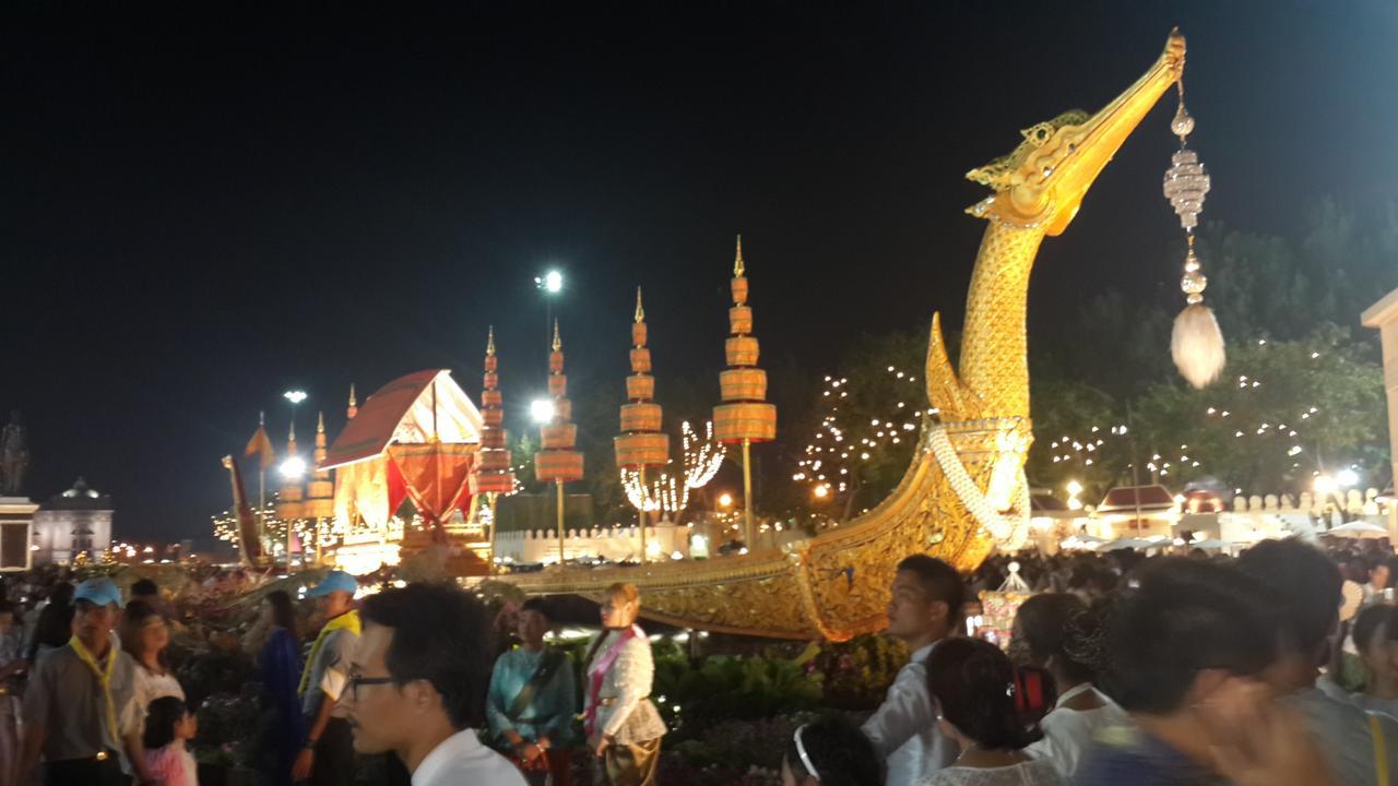 Cafe De Baan Raow Hotel Bangkok Bagian luar foto