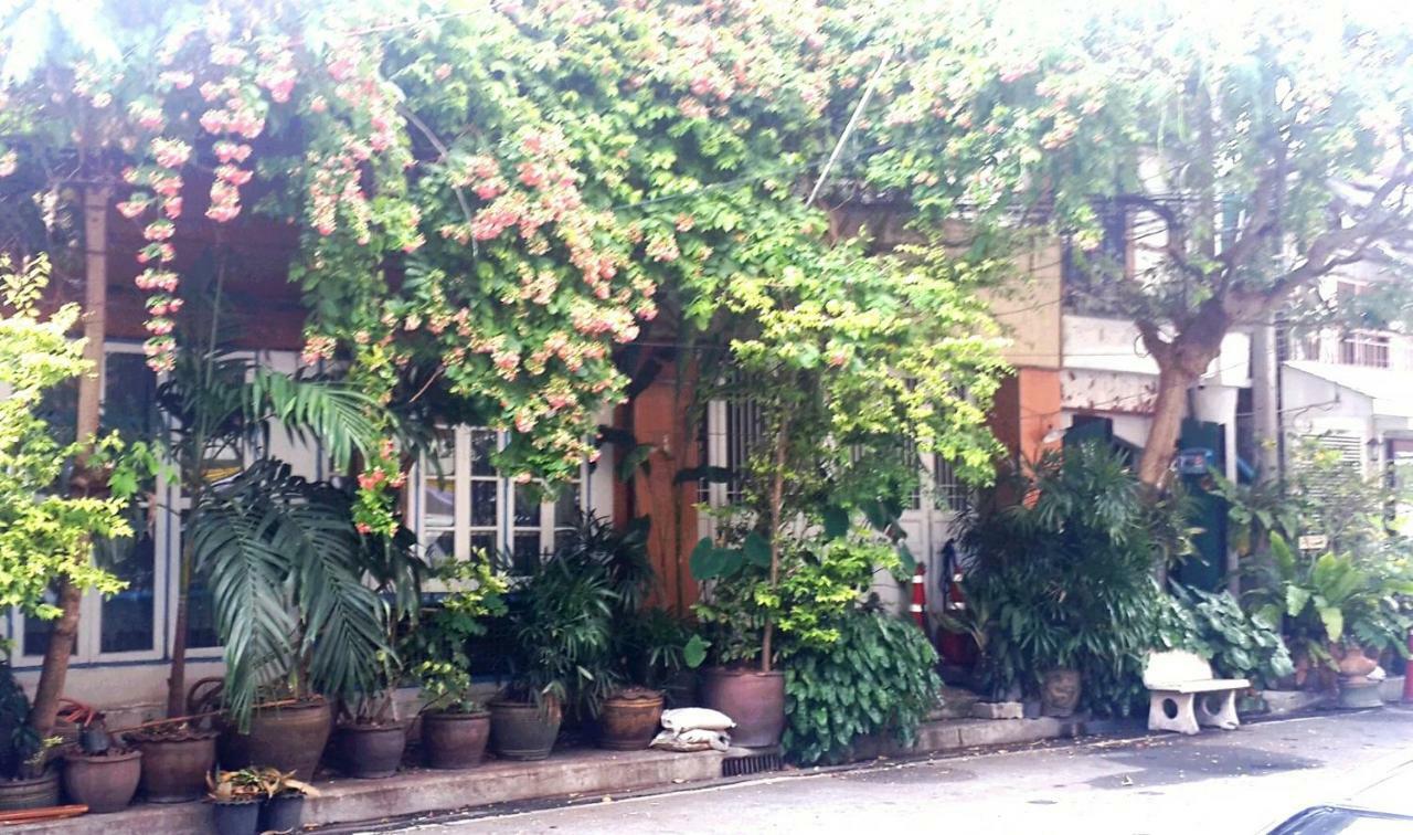 Cafe De Baan Raow Hotel Bangkok Bagian luar foto